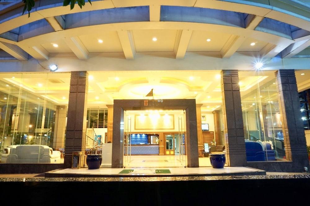 Miloft Sathorn Hotel - Sha Plus Certified Bangkok Exterior photo The lobby of the hotel