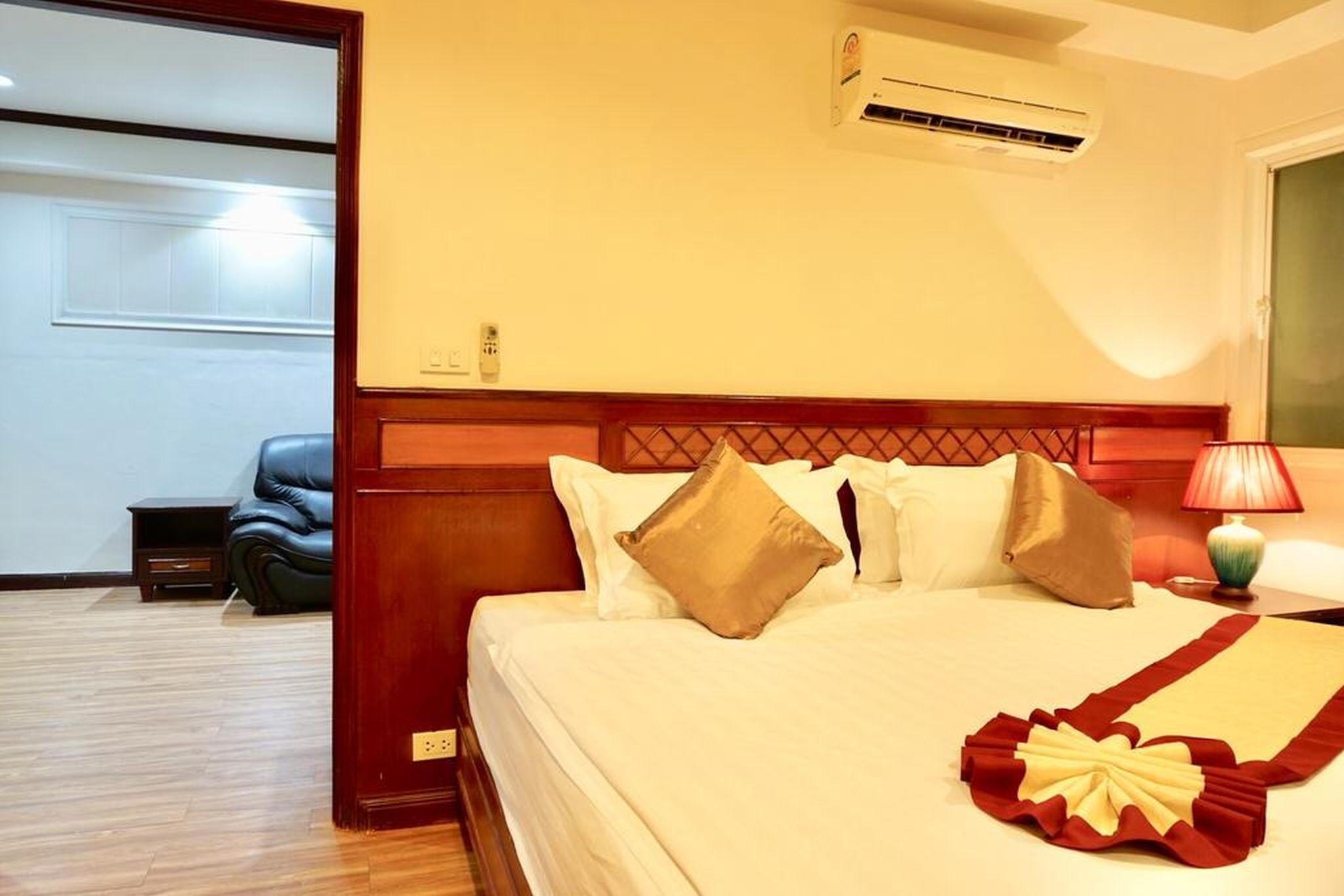 Miloft Sathorn Hotel - Sha Plus Certified Bangkok Exterior photo A room at the hotel