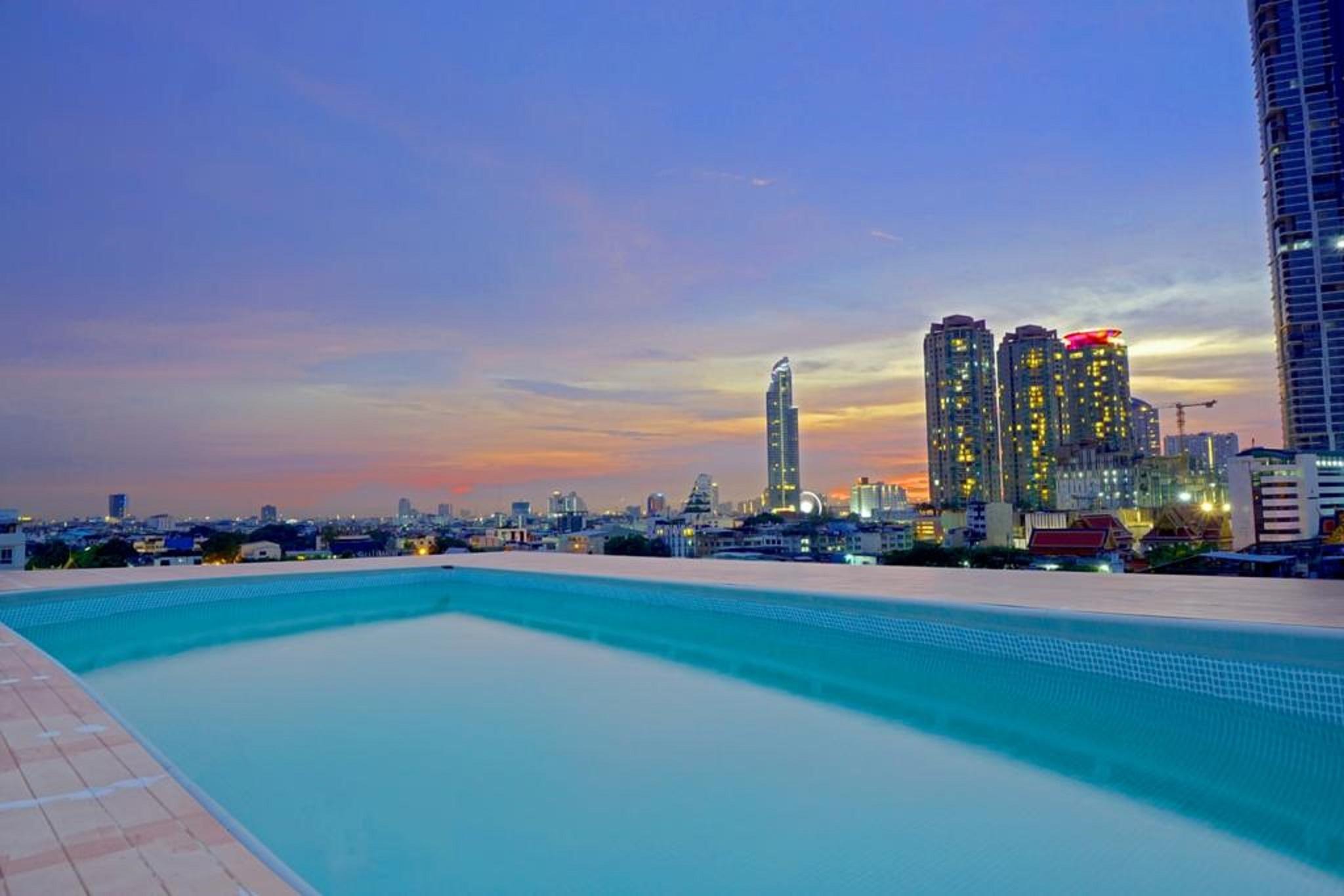 Miloft Sathorn Hotel - Sha Plus Certified Bangkok Exterior photo View from the rooftop pool
