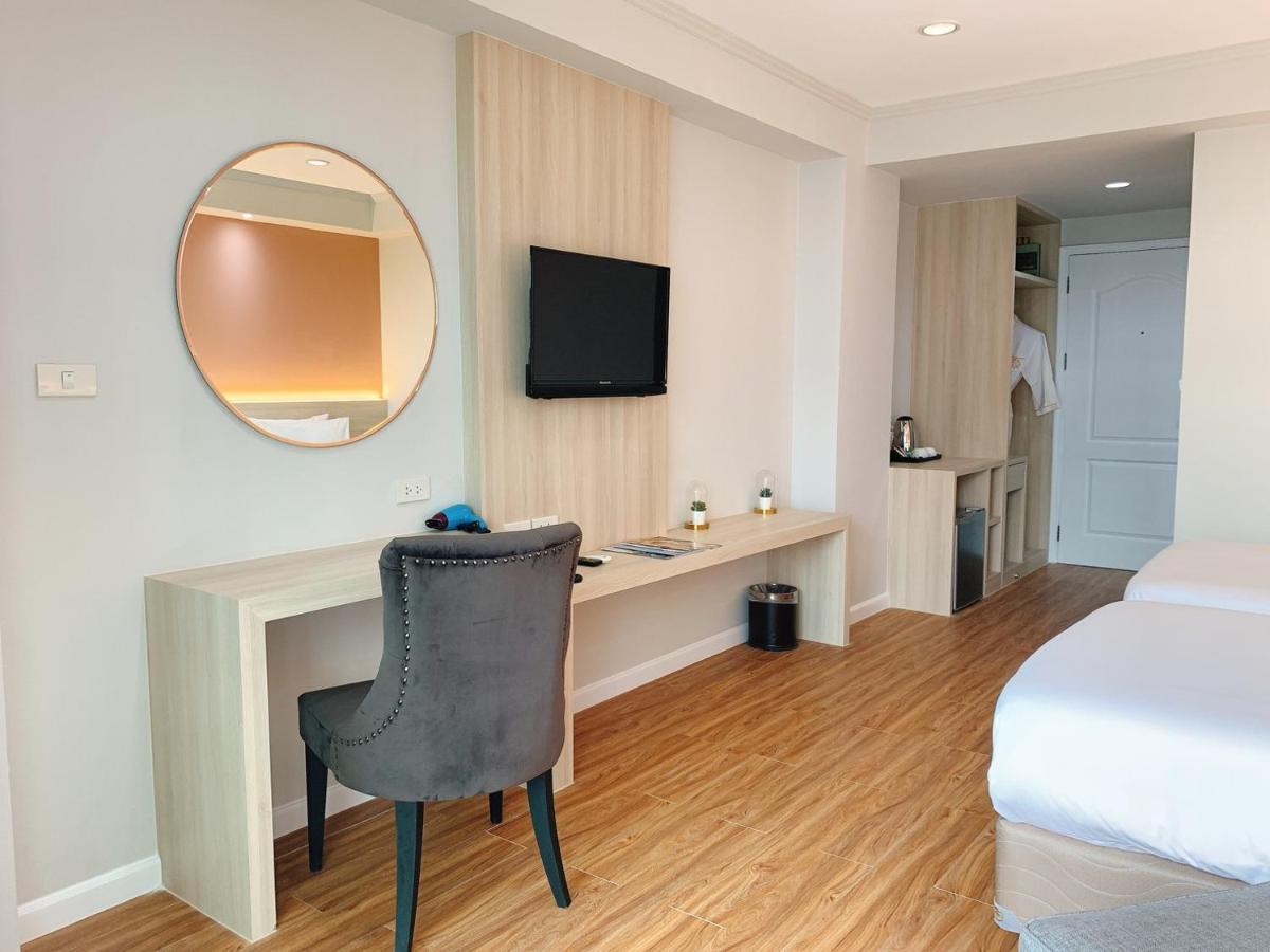 Miloft Sathorn Hotel - Sha Plus Certified Bangkok Exterior photo Deluxe Room