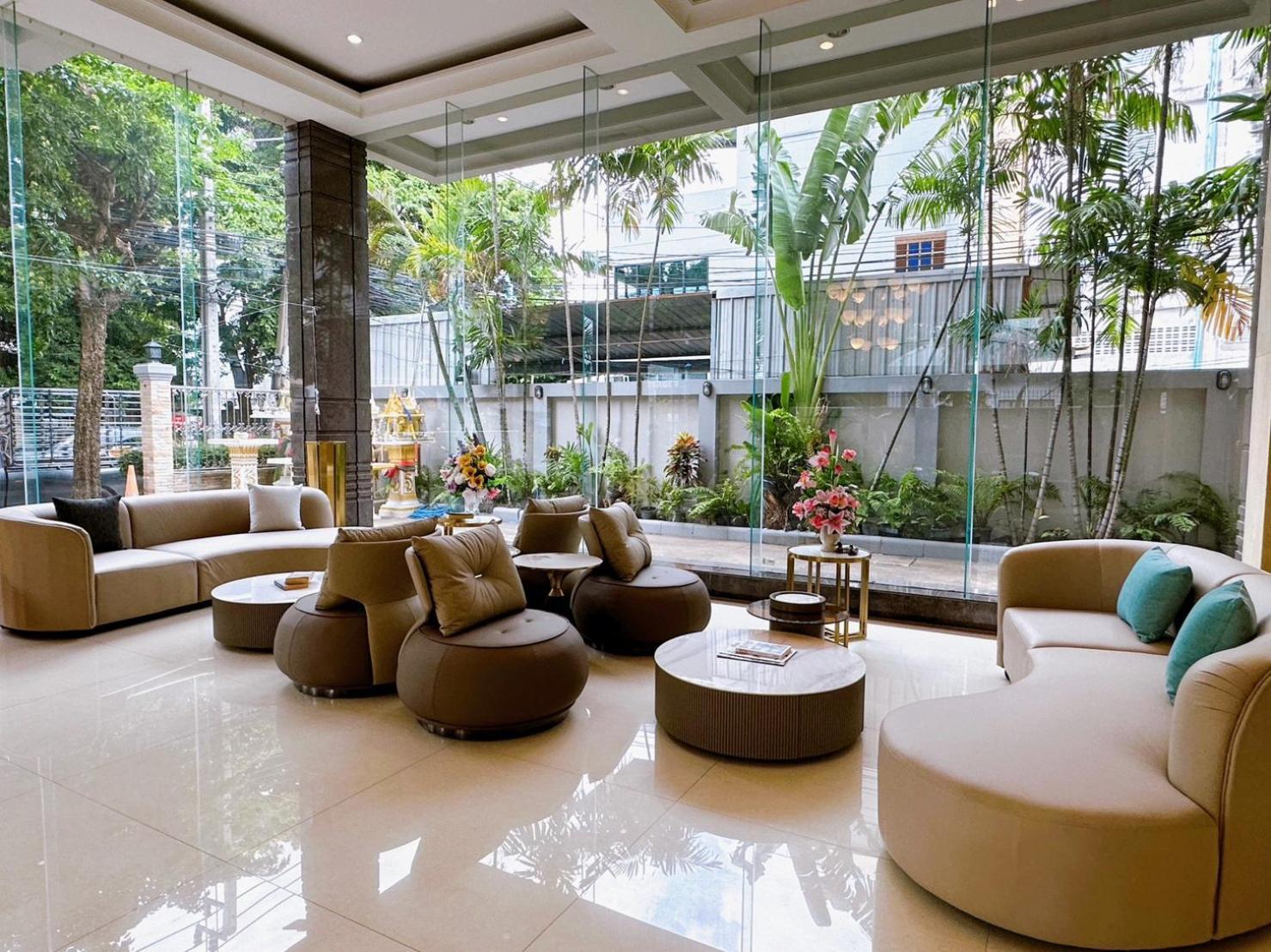 Miloft Sathorn Hotel - Sha Plus Certified Bangkok Exterior photo Lobby