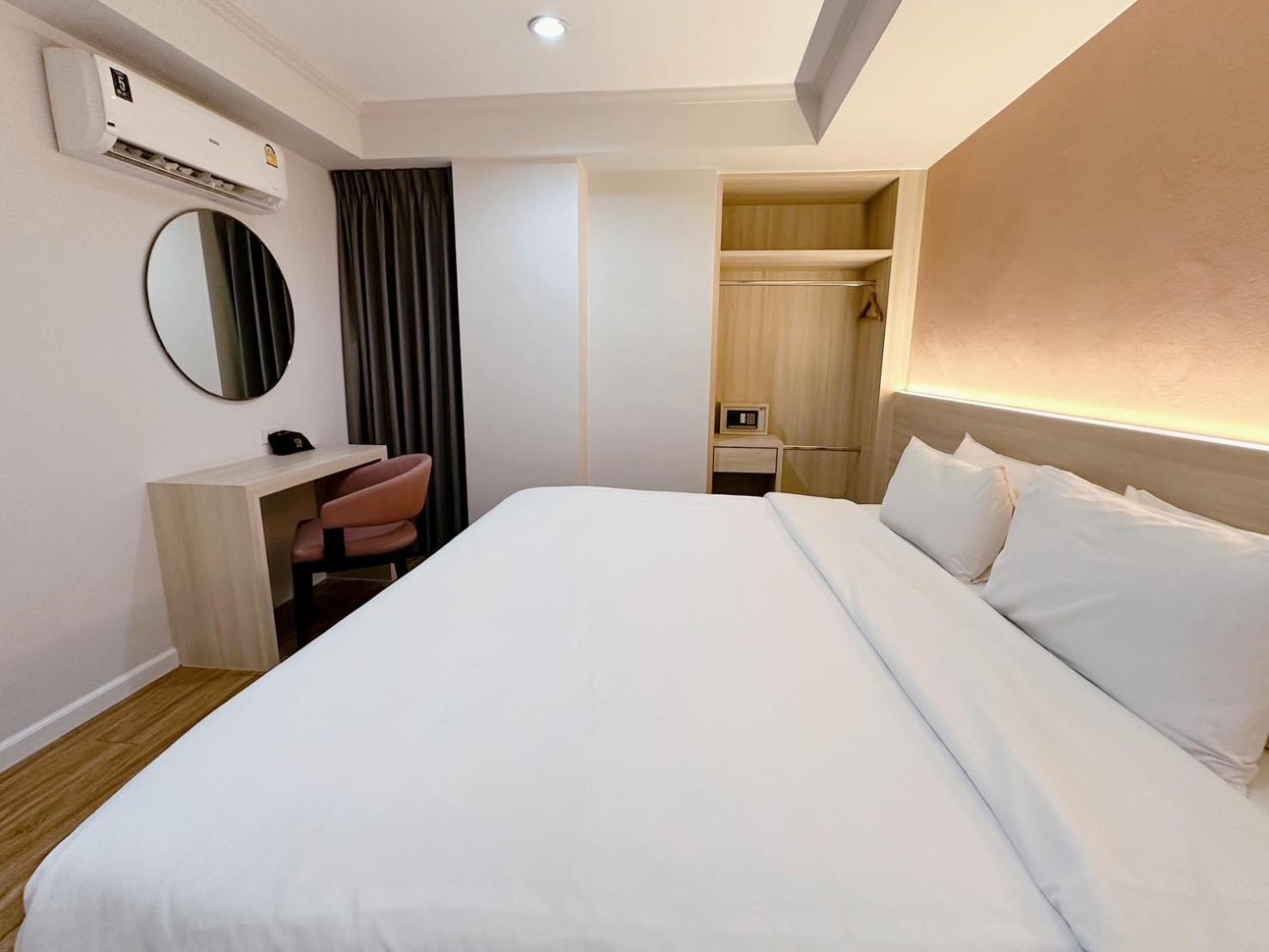 Miloft Sathorn Hotel - Sha Plus Certified Bangkok Exterior photo Deluxe Room